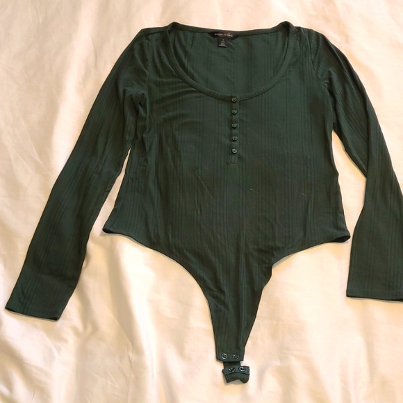 2 for $25  Banana Republic soft jersey type bodysuit in forest green - Picture 1 of 6